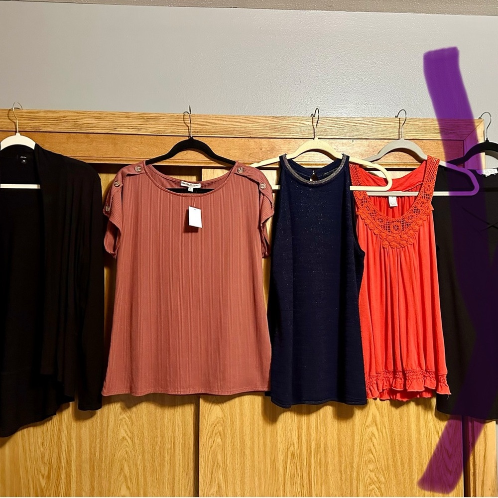 Women's tops (lot)